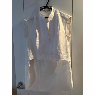 ビーシービージーマックスアズリア(BCBGMAXAZRIA)の【最終お値下げ】BCBG ビーシービージーマックスマズリア　RUNWAY(カットソー(半袖/袖なし))