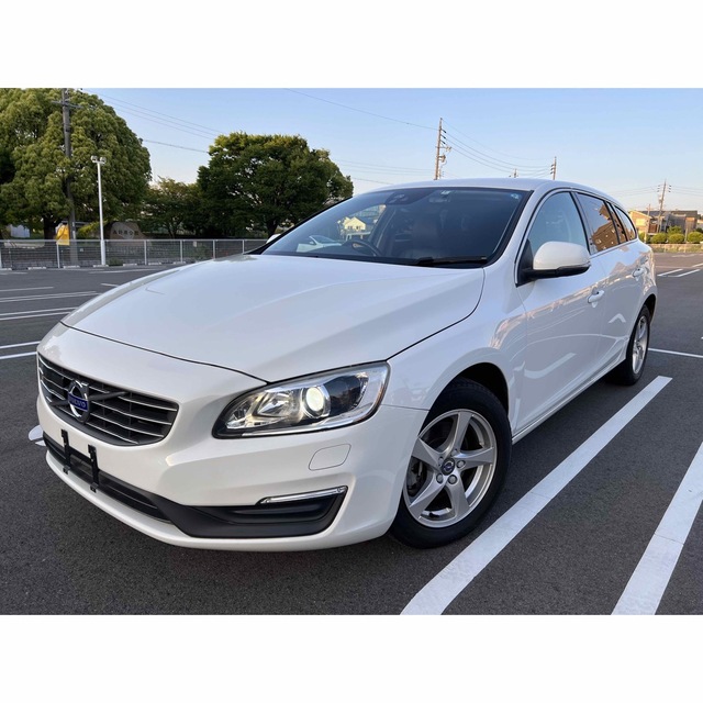 ディーゼルターボ驚きの低燃費 ★VOLVO V60 D4 SE★ 低燃費/軽油