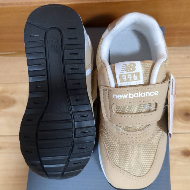 New Balance(ニューバランス)の【新品】ニューバランス 996 キッズスニーカー（ベージュ:16.5cm） キッズ/ベビー/マタニティのキッズ靴/シューズ(15cm~)(スニーカー)の商品写真