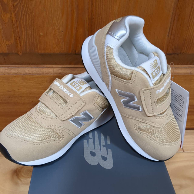 New Balance(ニューバランス)の【新品】ニューバランス 996 キッズスニーカー（ベージュ:16.5cm） キッズ/ベビー/マタニティのキッズ靴/シューズ(15cm~)(スニーカー)の商品写真