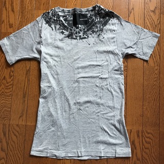 ヨシオクボ(yoshio kubo)のYOSHIO KUBO モード デザイン Tシャツ ヨシオクボ(Tシャツ/カットソー(半袖/袖なし))
