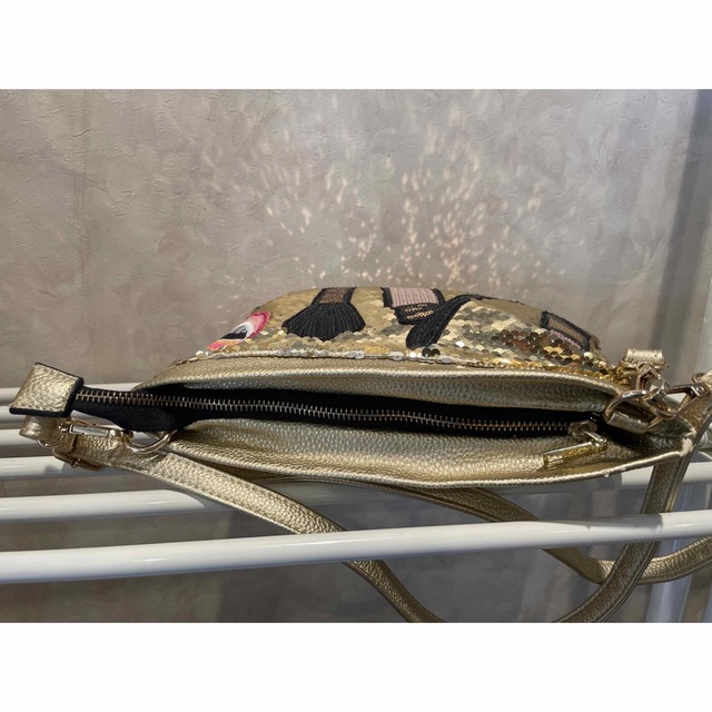 【未使用品】ポシェット 金色 ゴールド ラメ レディースのバッグ(ショルダーバッグ)の商品写真