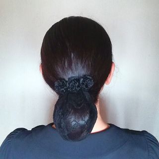 ラッピング無料☆リボンのミニ薔薇 シニヨン ヘアクリップ リボンフラワー ブラッ(ヘアアクセサリー)