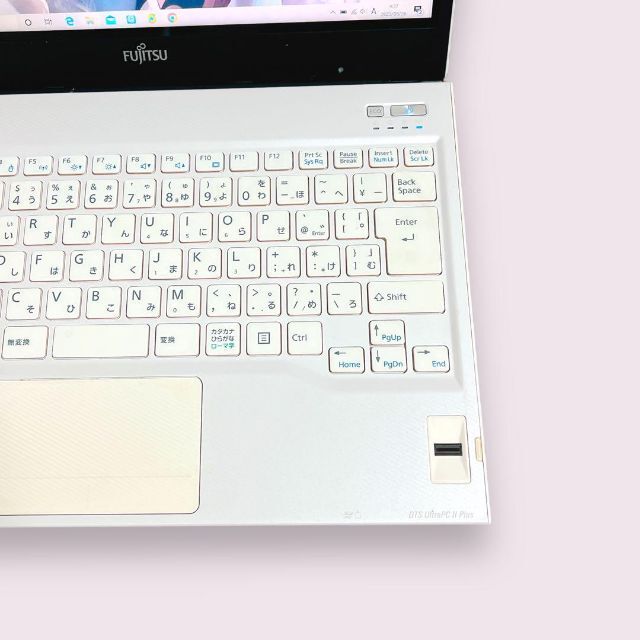 富士通 - SSD✨小型軽量✨富士通❣️8GB core i5カメラ付き薄型ノート