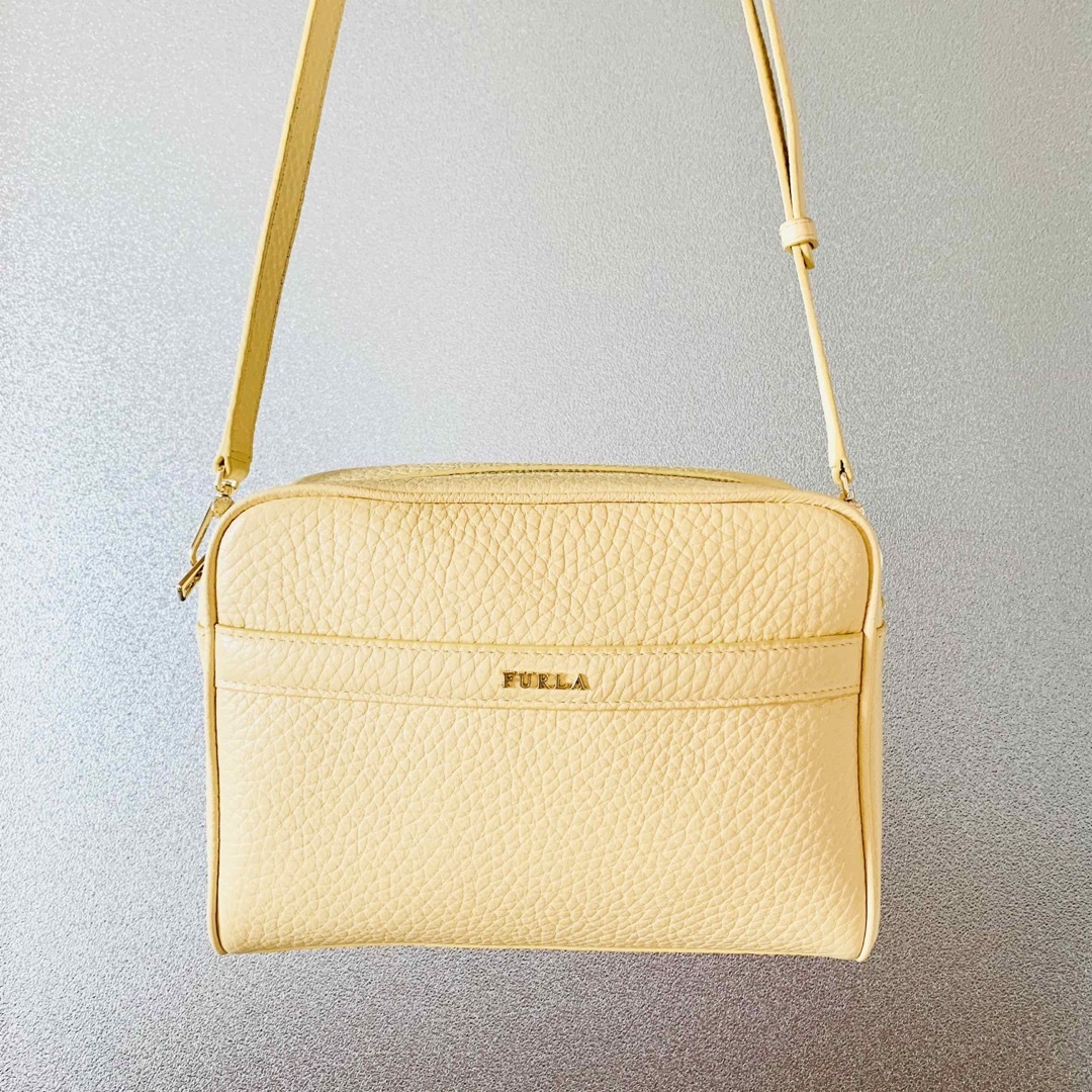 お値下げ　FURLA AVRIL CROSSBODY アヴリル　イエロー　 | フリマアプリ ラクマ