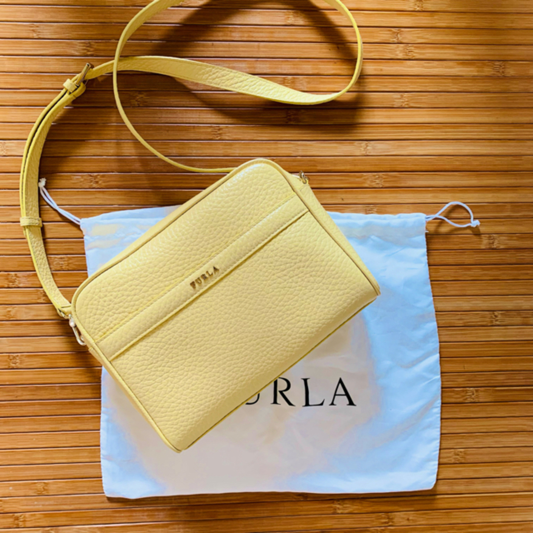 お値下げ　FURLA AVRIL CROSSBODY アヴリル　イエロー