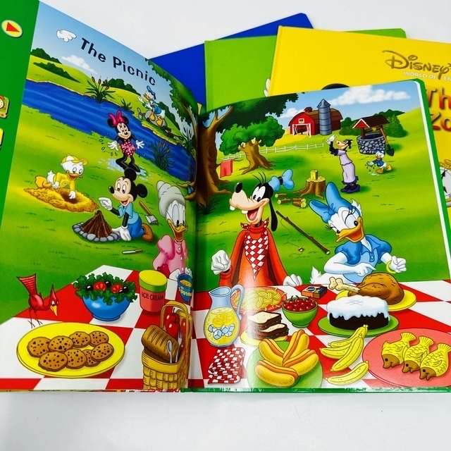 Disney(ディズニー)の未使用美品！！Fun and Games book1〜4＆シングアロングセット エンタメ/ホビーの本(語学/参考書)の商品写真