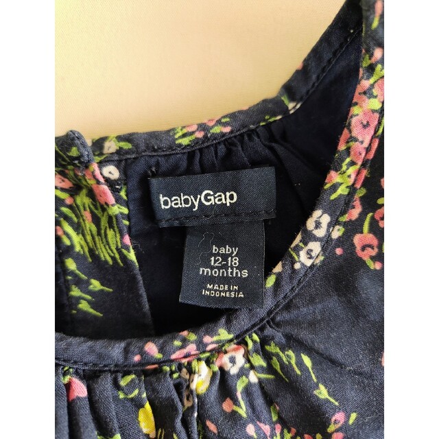 babyGAP(ベビーギャップ)のベビーギャップ　花柄チュニック　12-18m キッズ/ベビー/マタニティのベビー服(~85cm)(シャツ/カットソー)の商品写真