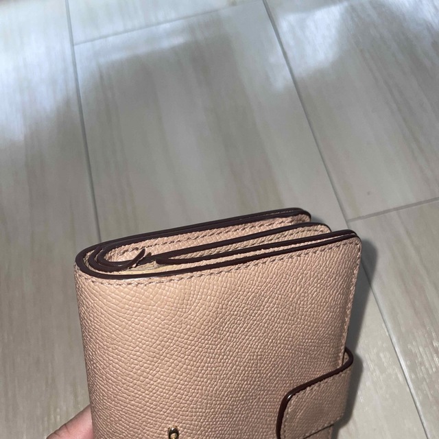 COACH(コーチ)のcoach 二つ折り財布　ベージュ レディースのファッション小物(財布)の商品写真