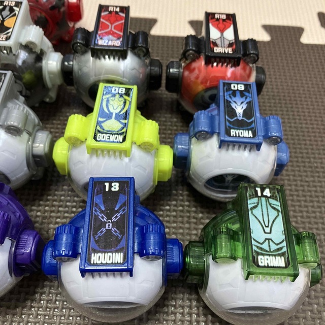 BANDAI(バンダイ)の仮面ライダーゴースト変身ベルト&アイコン18個セット エンタメ/ホビーのフィギュア(特撮)の商品写真