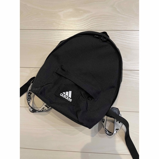 adidasキッズリュック キッズ/ベビー/マタニティのこども用バッグ(リュックサック)の商品写真