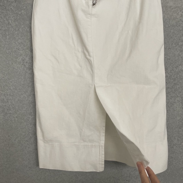 MACPHEE(マカフィー)のマカフィー　白　デニムスカート　TOMORROWLAND レディースのスカート(ひざ丈スカート)の商品写真