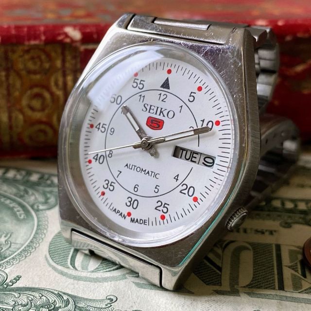 レトロなデザイン】セイコー5 メンズ腕時計 ホワイト 自動巻き