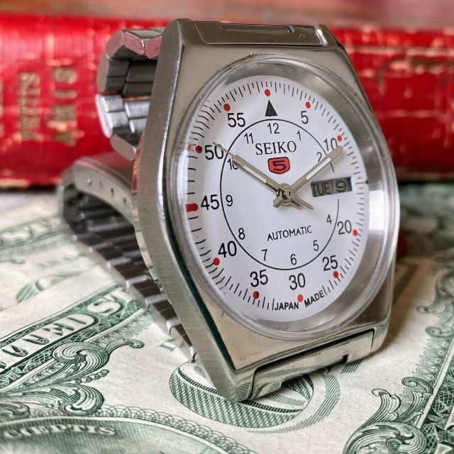 【レトロなデザイン】セイコー5 メンズ腕時計 ホワイト 自動巻き