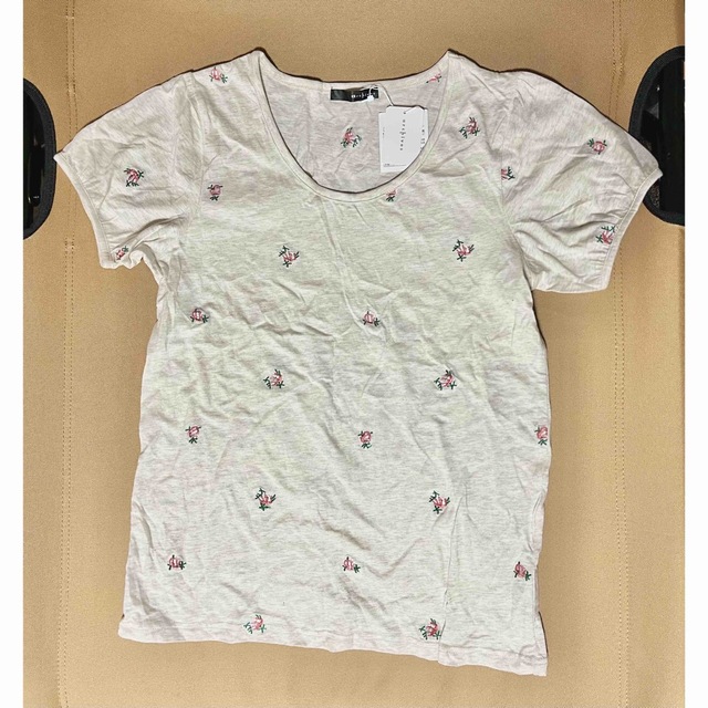 archives(アルシーヴ)の新品★archives 花柄刺繍パフスリーブTシャツ レディースのトップス(Tシャツ(半袖/袖なし))の商品写真