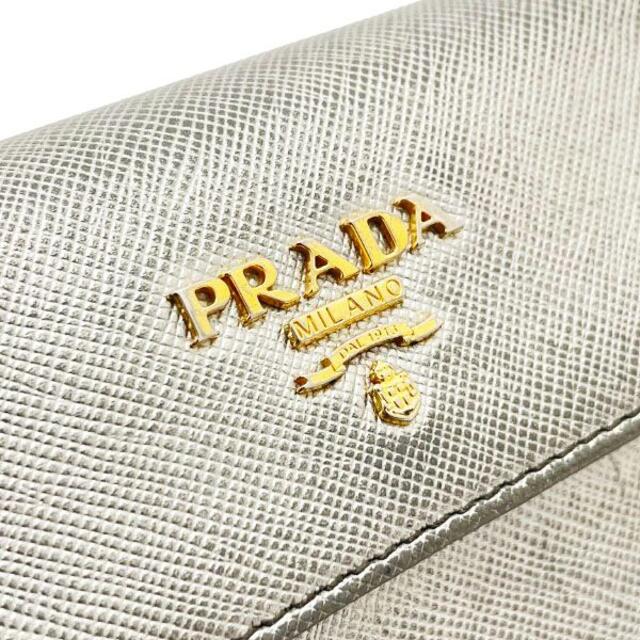 PRADA(プラダ)のプラダ 財布 ロゴ 三つ折り財布 サフィアーノ レザー 革 シルバー レディースのファッション小物(財布)の商品写真