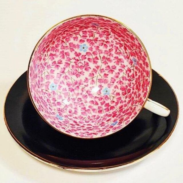 イギリス　イングリッシュ　　ティーカップ　ソーサー　金彩ピンク花柄図紋