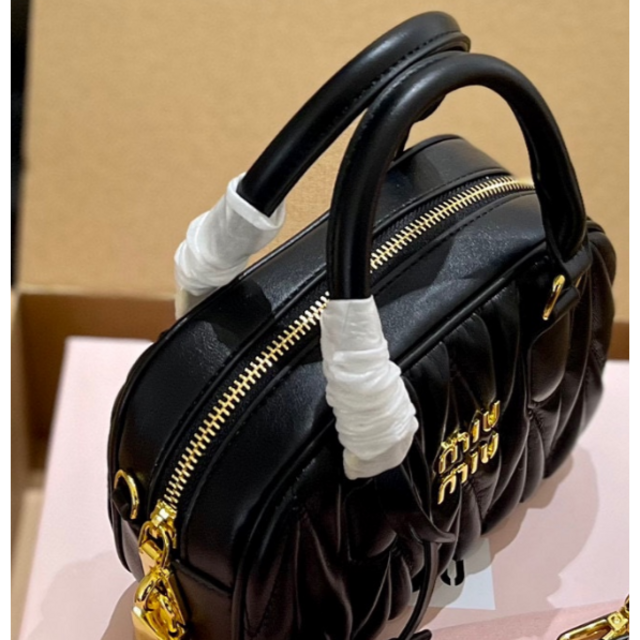 miumiu ショルダー付き ハンドバッグ 2way 牛革 ブラック /M201 miu ミュウミュウ ハンドバッグ ショルダーバッグ 2WAY ブラック