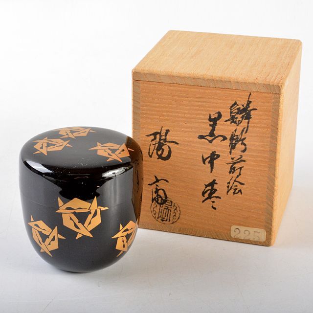 茶道具 輪島塗 岡本陽斎作 鱗鶴蒔絵 黒中棗 共箱 V R5809の通販 茶道具 輪島塗 岡本陽斎作 鱗鶴蒔絵 黒中棗 共箱 V R5809の通販