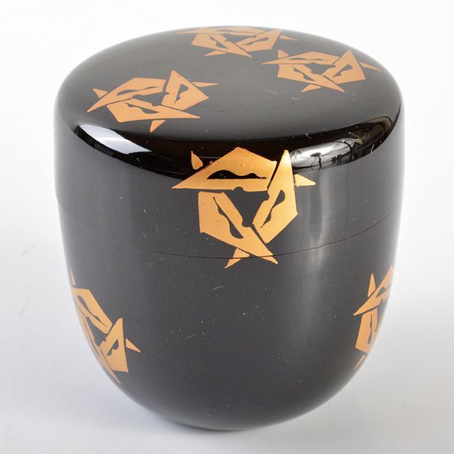 茶道具 輪島塗 岡本陽斎作 鱗鶴蒔絵 黒中棗 共箱 V R5809の通販 茶道具 輪島塗 岡本陽斎作 鱗鶴蒔絵 黒中棗 共箱 V R5809の通販