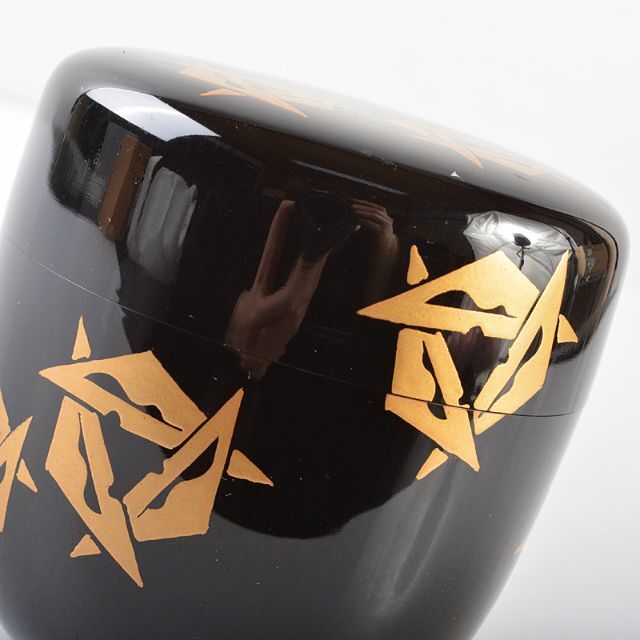 茶道具 輪島塗 岡本陽斎作 鱗鶴蒔絵 黒中棗 共箱 V R5809の通販 茶道具 輪島塗 岡本陽斎作 鱗鶴蒔絵 黒中棗 共箱 V R5809の通販