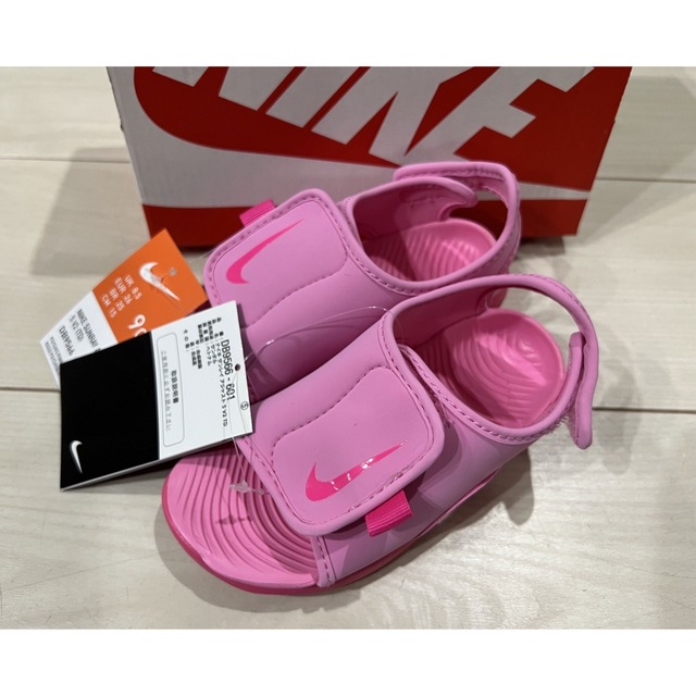 NIKE(ナイキ)の新品 15cm NIKEナイキ サンレイアジャスト ピンク サンダル キッズ キッズ/ベビー/マタニティのキッズ靴/シューズ(15cm~)(サンダル)の商品写真