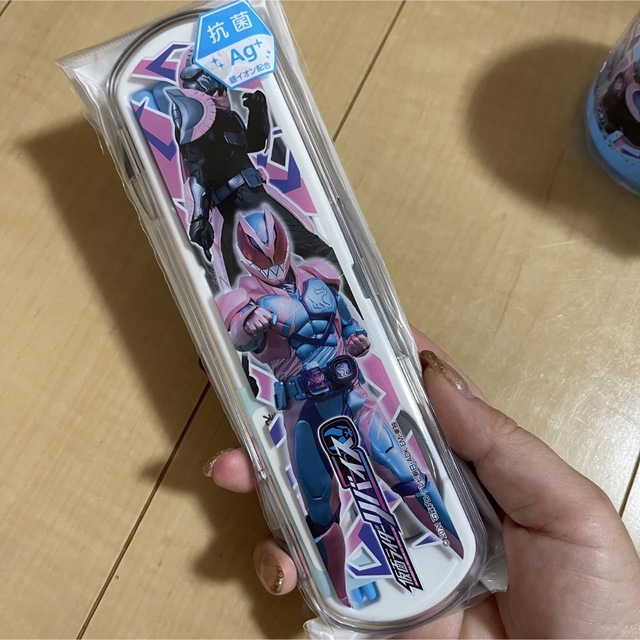 BANDAI(バンダイ)の仮面ライダー　リバイス　箸スプーンセット➕コップ キッズ/ベビー/マタニティの授乳/お食事用品(スプーン/フォーク)の商品写真