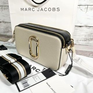 マークジェイコブス(MARC JACOBS)の【新品】MARC JACOBS ニュークラウドホワイトマルチ　白、黒(ショルダーバッグ)