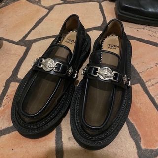 トーガプルラ(TOGA PULLA)のToga metal mesh loafer 36(ローファー/革靴)