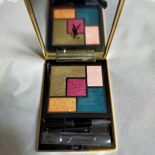 Yves Saint Laurent Beaute(イヴサンローランボーテ)のイヴサンローラン　パレット　スキャンダラスレトロ　1 コスメ/美容のベースメイク/化粧品(アイシャドウ)の商品写真