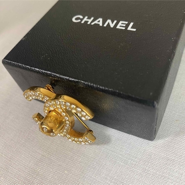 美品 CHANEL ターンロック ブローチ