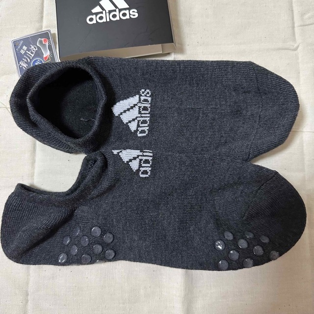 adidas(アディダス)の新品 adidas アディダス滑り止め付き スニーカーソックス グレー  1足 レディースのレッグウェア(ソックス)の商品写真