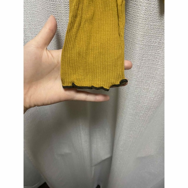 ZARA(ザラ)のzara trafaluc マスタード 長袖 薄手 セーター リブ フリル レディースのトップス(Tシャツ(長袖/七分))の商品写真