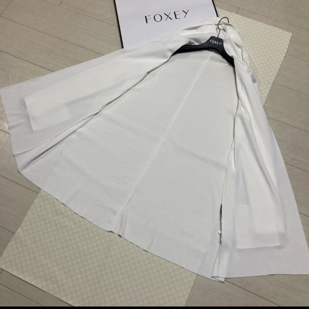 美品¥75,900 FOXEY"フーディロングカーディガン"（ホワイト）