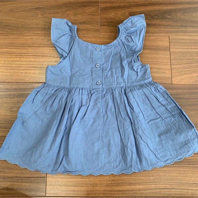 babyGAP(ベビーギャップ)のbaby GAPスカラップアイレットチュニック105cm キッズ/ベビー/マタニティのキッズ服女の子用(90cm~)(ブラウス)の商品写真