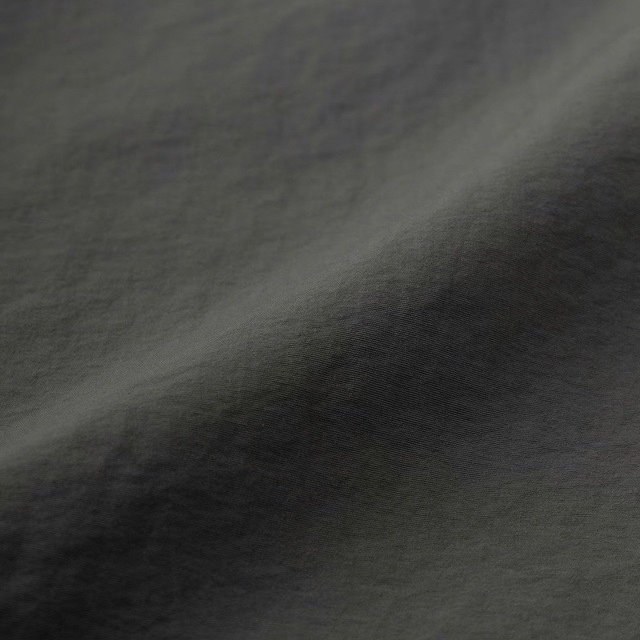 uncrave アンクレイヴ プルーフタスラン ナイロン ペプラムブラウス レディースのトップス(シャツ/ブラウス(半袖/袖なし))の商品写真