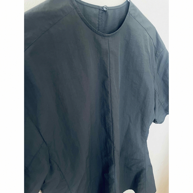 uncrave アンクレイヴ プルーフタスラン ナイロン ペプラムブラウス レディースのトップス(シャツ/ブラウス(半袖/袖なし))の商品写真