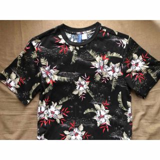 エイチアンドエム(H&M)のH&M 花柄Tシャツ ブラック アロハ柄 XSサイズ(Tシャツ/カットソー(半袖/袖なし))