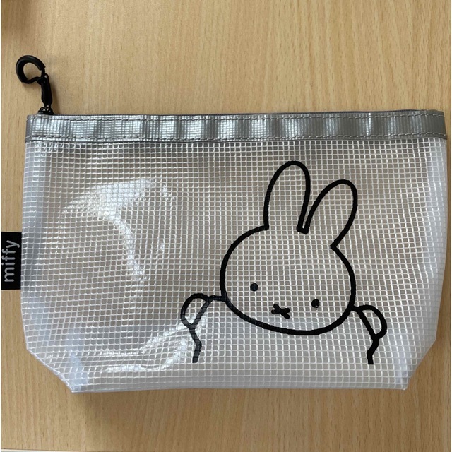 miffy(ミッフィー)のミッフィー　ポーチ　ペンケース レディースのファッション小物(ポーチ)の商品写真