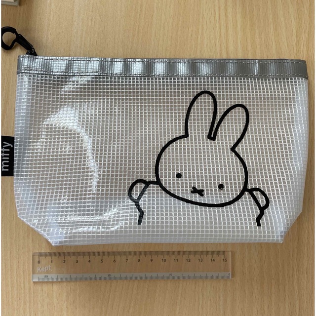 miffy(ミッフィー)のミッフィー　ポーチ　ペンケース レディースのファッション小物(ポーチ)の商品写真