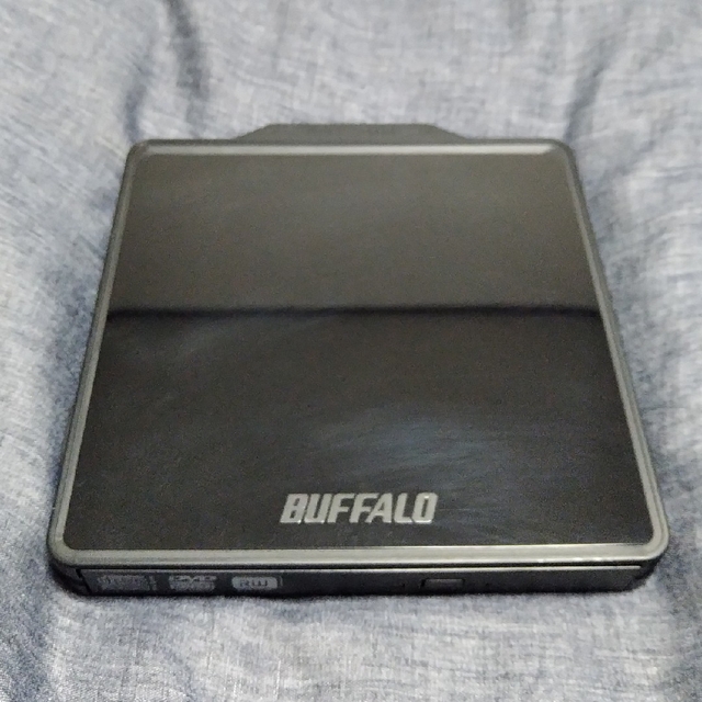 BUFFALO 外付けDVDスーパーマルチドライブ スマホ/家電/カメラのPC/タブレット(PC周辺機器)の商品写真