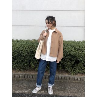 ユニクロ(UNIQLO)のユニクロ　ジャージーリラックスジャケット　M　ベージュ(ブルゾン)