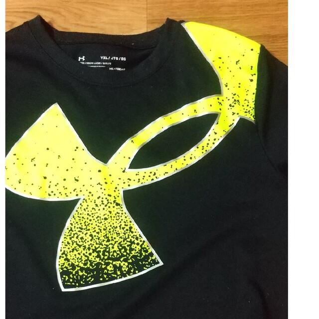 UNDER ARMOUR(アンダーアーマー)のアンダーアーマー Tシャツ YXL キッズ/ベビー/マタニティのキッズ服男の子用(90cm~)(Tシャツ/カットソー)の商品写真