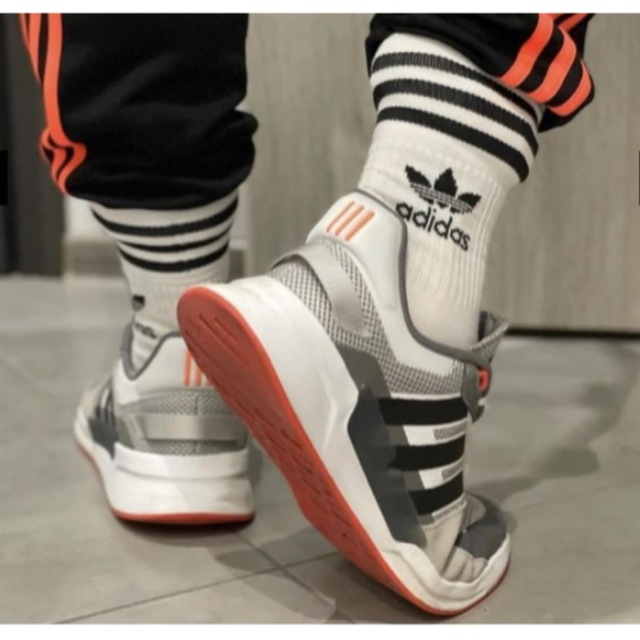 adidas(アディダス)の新品　アディダス　L(25-27cm)ソリッド　ミッドクルーソックス　白黒2足 メンズのレッグウェア(ソックス)の商品写真