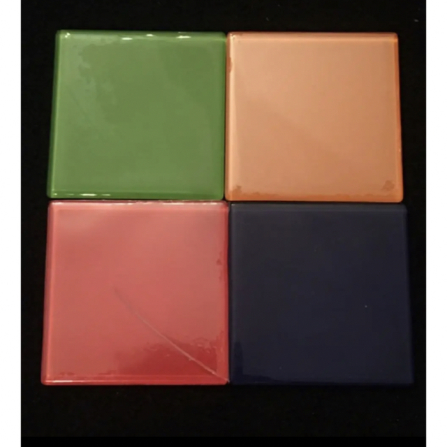 MOMA(モマ)のMoMA GLASS TILE COASTERS ガラスコースター（4枚セット） インテリア/住まい/日用品のキッチン/食器(テーブル用品)の商品写真