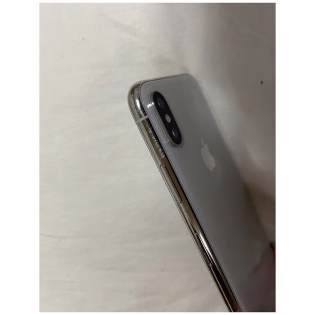 Apple(アップル)のiPhone X Silver 256 GB  au スマホ/家電/カメラのスマートフォン/携帯電話(スマートフォン本体)の商品写真