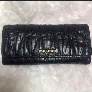 ミュウミュウ(miumiu)のmiumiu 財布 長財布 ブラック 黒 マテラッセ(財布)