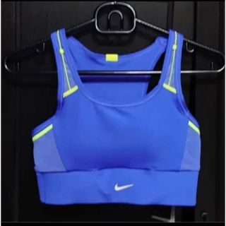 ナイキ(NIKE)の【M】NIKE スウッシュ アイコン クラッシュ PKT NFS  スポーツブラ(ベアトップ/チューブトップ)