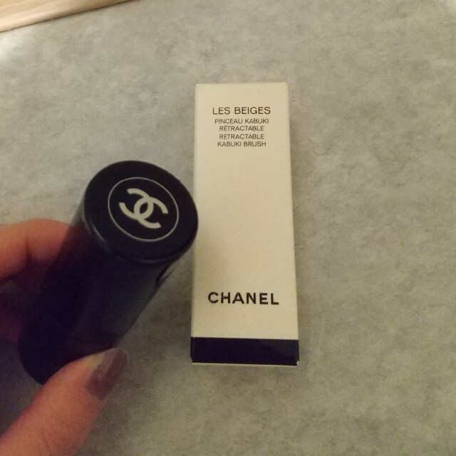 CHANEL(シャネル)のCHANEL パウダーブラシ コスメ/美容のメイク道具/ケアグッズ(チーク/フェイスブラシ)の商品写真