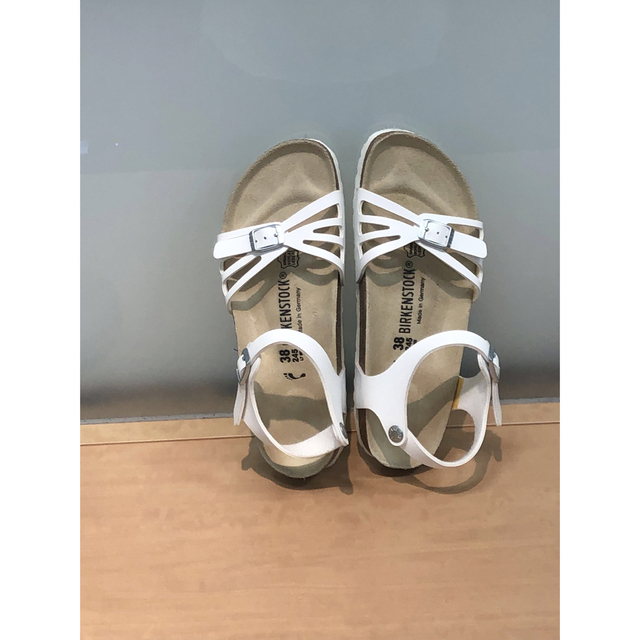 BIRKENSTOCK(ビルケンシュトック)のBIRKENSTOCK ビルケンシュトック　サンダル　38バリ　ホワイト レディースの靴/シューズ(サンダル)の商品写真